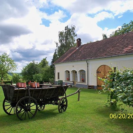 Appartamento Molnárporta Szentgyorgyvolgy Esterno foto